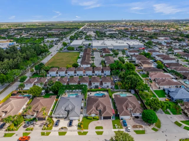 4-bedroom home for sale in Miami - 14591 SW 30th St - MondialRealty