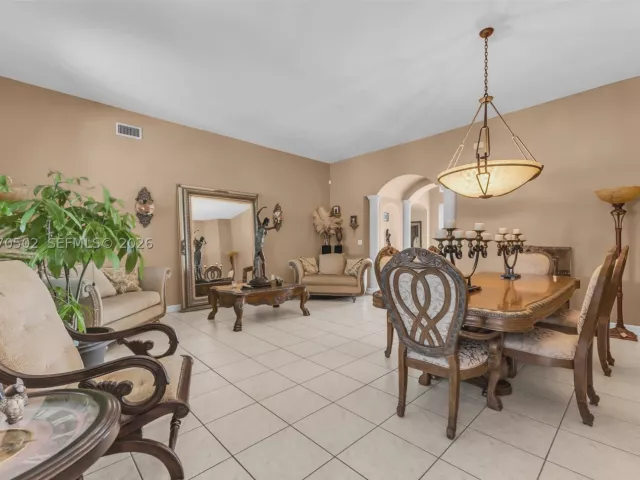 4-bedroom home for sale in Miami - 14591 SW 30th St - MondialRealty