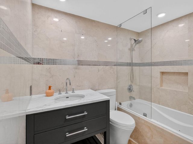 2-bedroom condo for rent in Miami - 701 Brickell Key Boulevard 1604 - MondialRealty