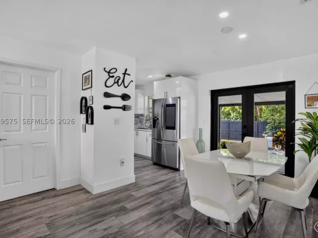 5-bedroom home for sale in Miami - 10660 SW 164th St - MondialRealty