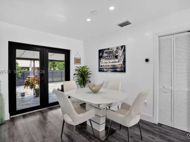 5-bedroom home for sale in Miami - 10660 SW 164th St - MondialRealty