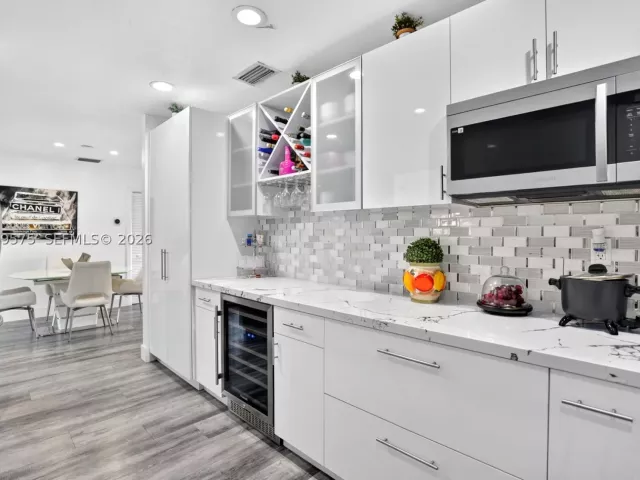 5-bedroom home for sale in Miami - 10660 SW 164th St - MondialRealty