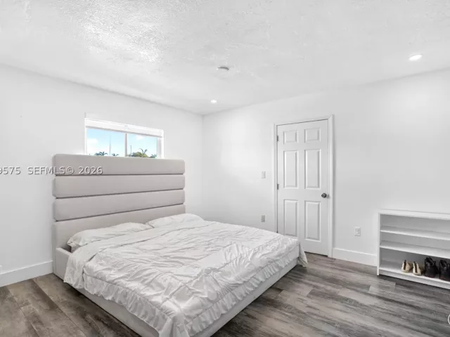 5-bedroom home for sale in Miami - 10660 SW 164th St - MondialRealty