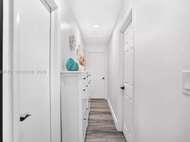 5-bedroom home for sale in Miami - 10660 SW 164th St - MondialRealty