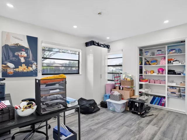 5-bedroom home for sale in Miami - 10660 SW 164th St - MondialRealty