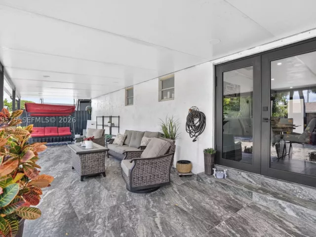 5-bedroom home for sale in Miami - 10660 SW 164th St - MondialRealty