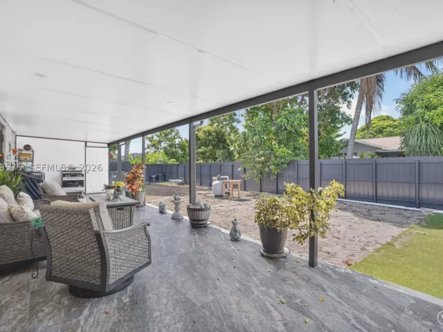 5-bedroom home for sale in Miami - 10660 SW 164th St - MondialRealty