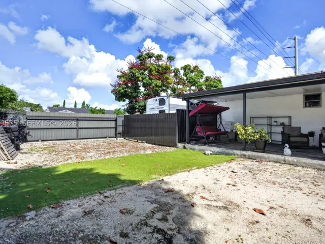5-bedroom home for sale in Miami - 10660 SW 164th St - MondialRealty