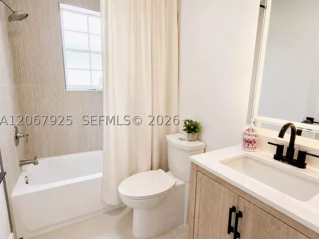 3-bedroom home for sale in Miami - 16382 SW 139th Ave - MondialRealty