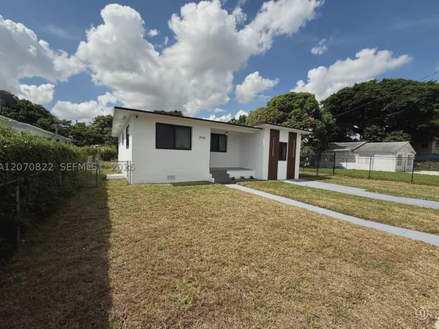4-bedroom home for sale in Miami - 2944 NW 61st St - MondialRealty