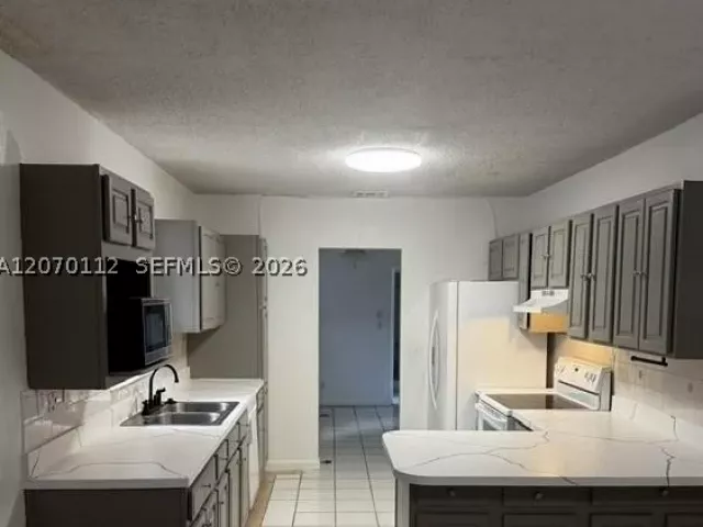 4-bedroom home for sale in Miami - 19920 SW 118th Pl - MondialRealty