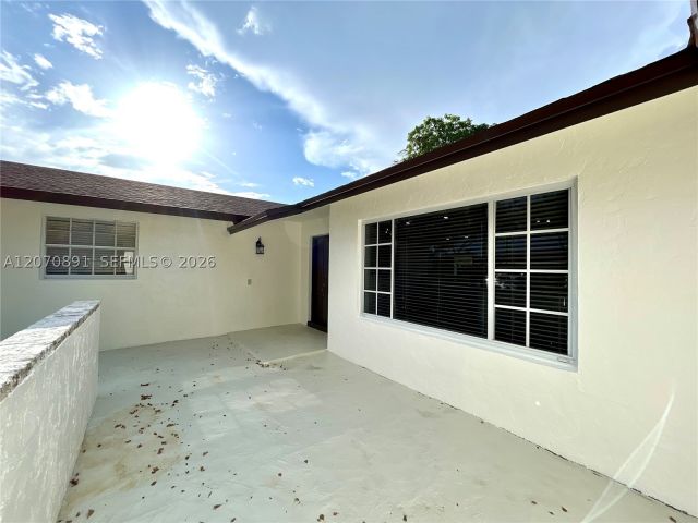 4-bedroom home for rent in Miami - 13971 SW 112th St 13971 - MondialRealty