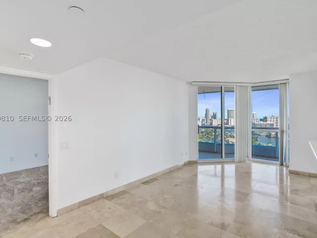 3-bedroom condo for sale in Aventura - 21205 Yacht Club Dr 2310 - MondialRealty