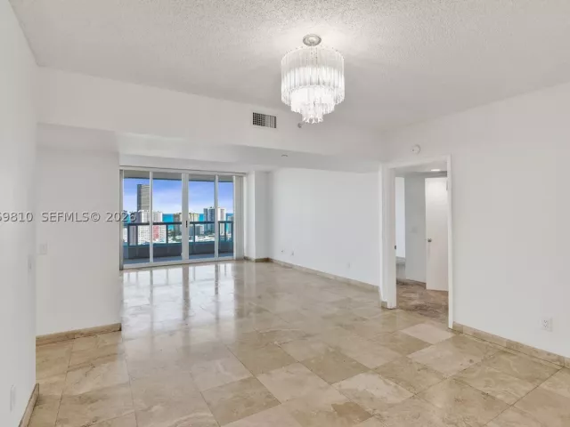 3-bedroom condo for sale in Aventura - 21205 Yacht Club Dr 2310 - MondialRealty