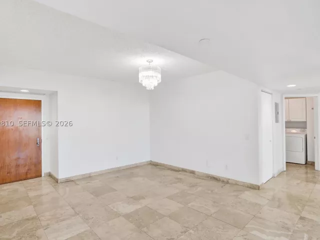 3-bedroom condo for sale in Aventura - 21205 Yacht Club Dr 2310 - MondialRealty