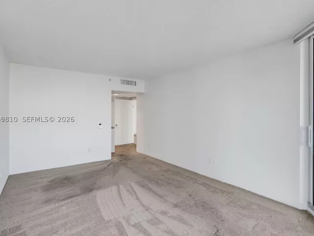 3-bedroom condo for sale in Aventura - 21205 Yacht Club Dr 2310 - MondialRealty