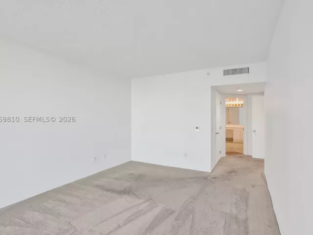 3-bedroom condo for sale in Aventura - 21205 Yacht Club Dr 2310 - MondialRealty