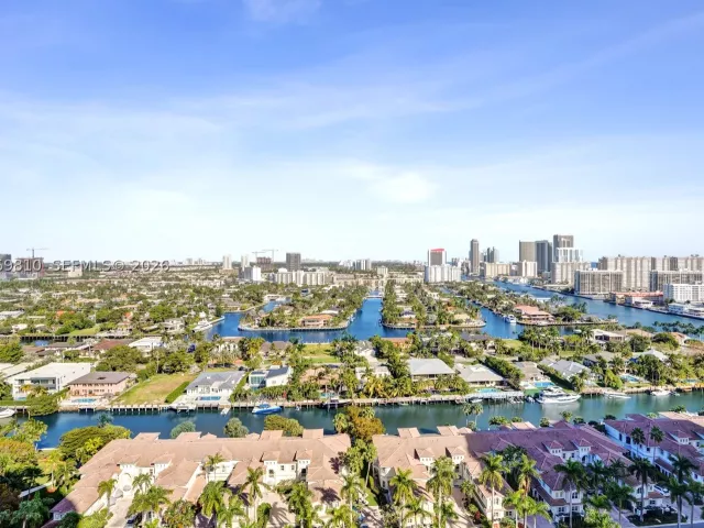 3-bedroom condo for sale in Aventura - 21205 Yacht Club Dr 2310 - MondialRealty