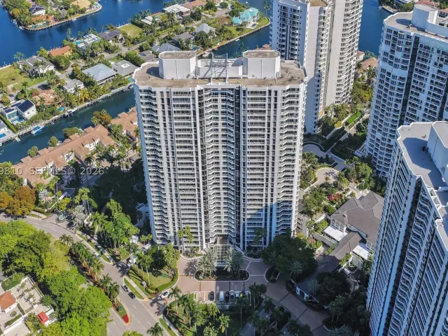 3-bedroom condo for sale in Aventura - 21205 Yacht Club Dr 2310 - MondialRealty