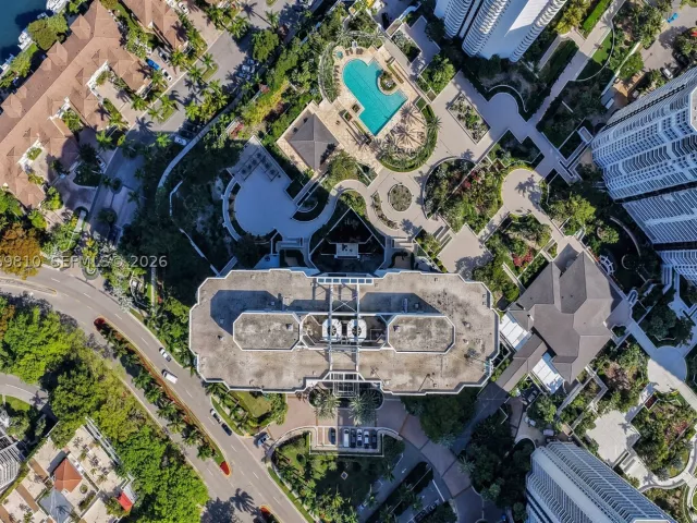 3-bedroom condo for sale in Aventura - 21205 Yacht Club Dr 2310 - MondialRealty