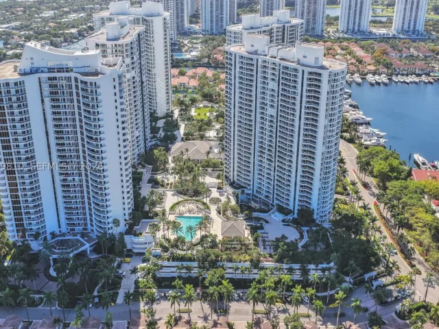 3-bedroom condo for sale in Aventura - 21205 Yacht Club Dr 2310 - MondialRealty