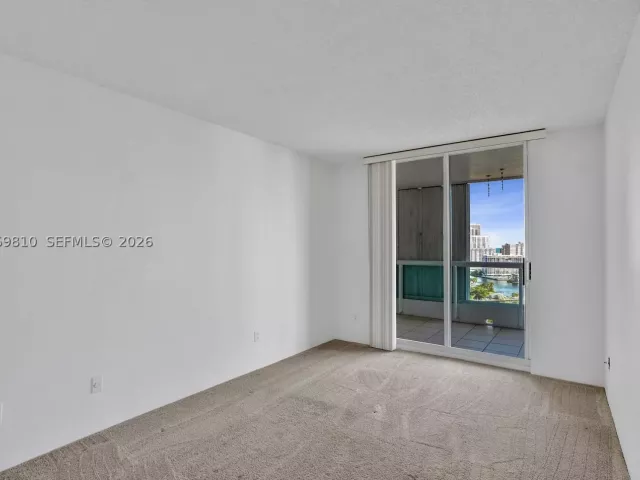 3-bedroom condo for sale in Aventura - 21205 Yacht Club Dr 2310 - MondialRealty