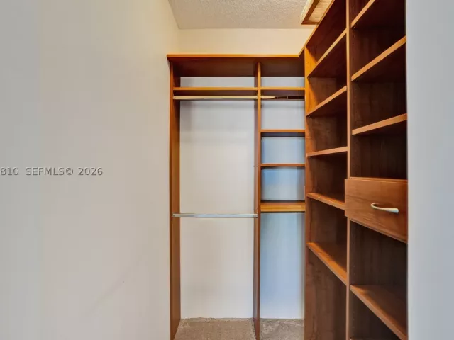 3-bedroom condo for sale in Aventura - 21205 Yacht Club Dr 2310 - MondialRealty