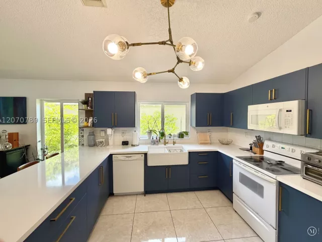 3-bedroom home for rent in Pembroke Pines - 415 NW 165th Ave - MondialRealty