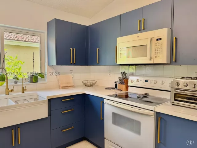 3-bedroom home for rent in Pembroke Pines - 415 NW 165th Ave - MondialRealty