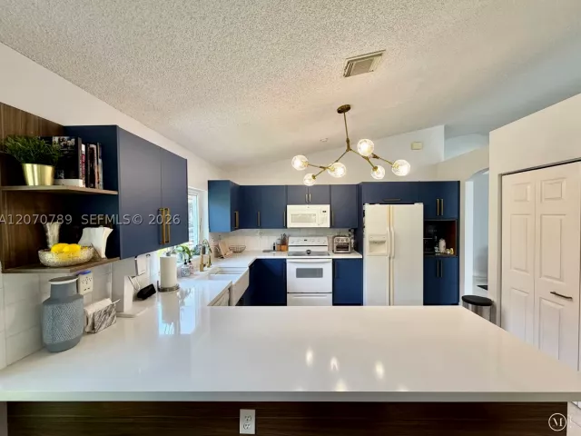 3-bedroom home for rent in Pembroke Pines - 415 NW 165th Ave - MondialRealty