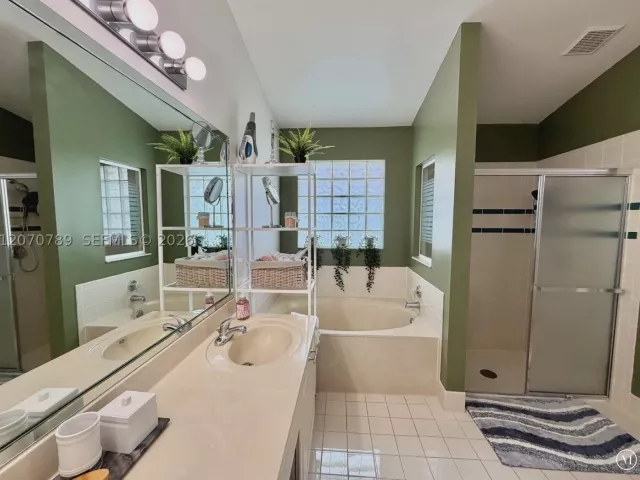 3-bedroom home for rent in Pembroke Pines - 415 NW 165th Ave - MondialRealty