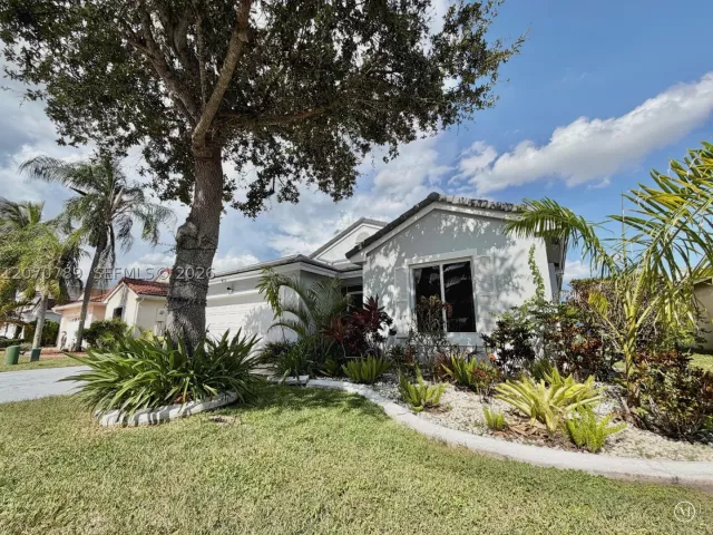 3-bedroom home for rent in Pembroke Pines - 415 NW 165th Ave - MondialRealty