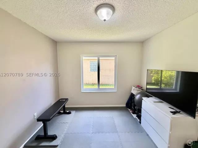 3-bedroom home for rent in Pembroke Pines - 415 NW 165th Ave - MondialRealty