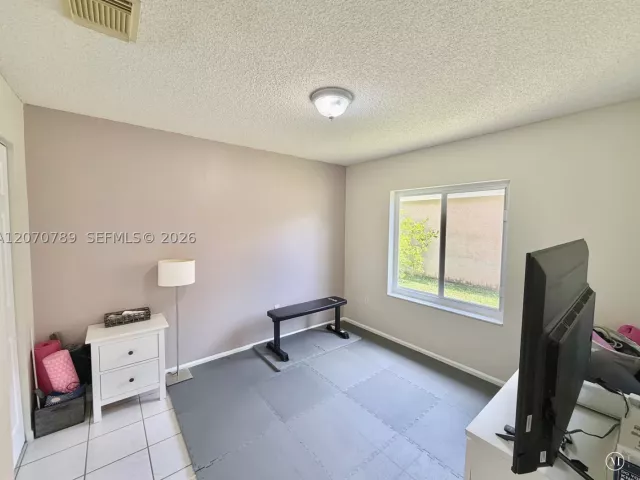 3-bedroom home for rent in Pembroke Pines - 415 NW 165th Ave - MondialRealty