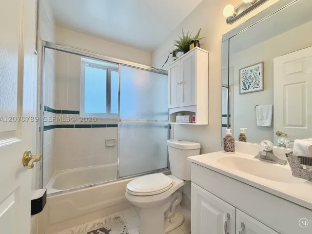 3-bedroom home for rent in Pembroke Pines - 415 NW 165th Ave - MondialRealty