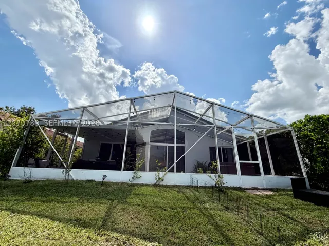 3-bedroom home for rent in Pembroke Pines - 415 NW 165th Ave - MondialRealty