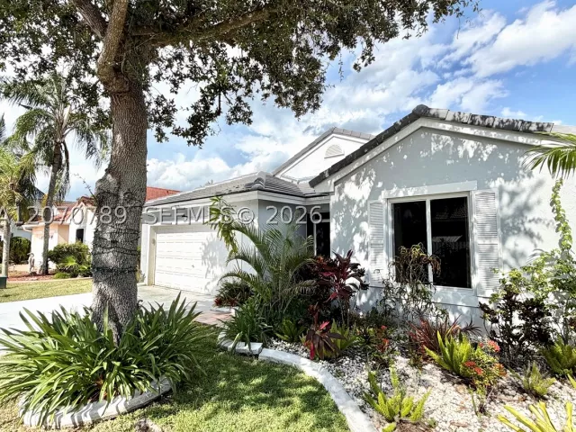 3-bedroom home for rent in Pembroke Pines - 415 NW 165th Ave - MondialRealty