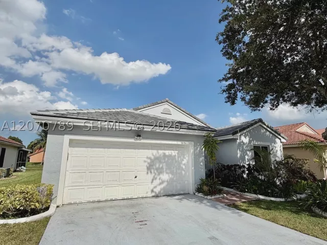 3-bedroom home for rent in Pembroke Pines - 415 NW 165th Ave - MondialRealty