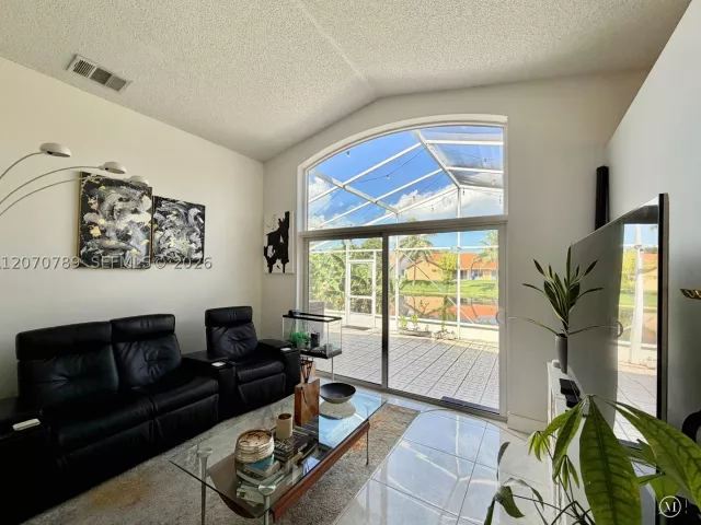 3-bedroom home for rent in Pembroke Pines - 415 NW 165th Ave - MondialRealty