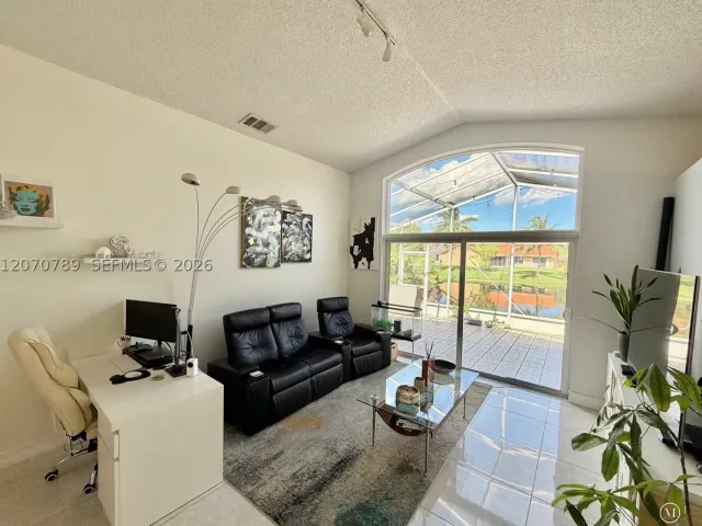 3-bedroom home for rent in Pembroke Pines - 415 NW 165th Ave - MondialRealty