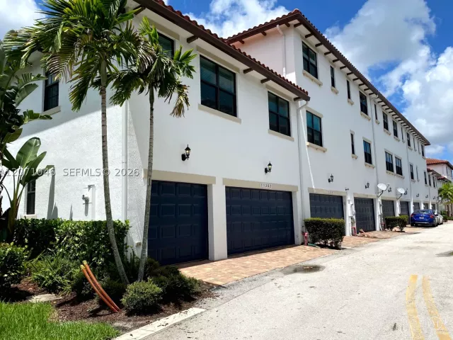 3-bedroom home for rent in Pembroke Pines - 11362 SW 15th St - MondialRealty