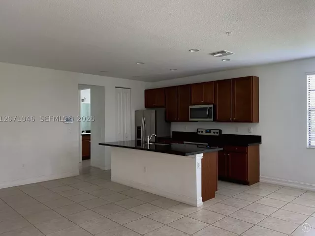 3-bedroom home for rent in Pembroke Pines - 11362 SW 15th St - MondialRealty