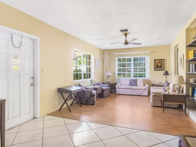 2-bedroom home for rent in Pompano Beach - 3304 SE 11TH Street - MondialRealty