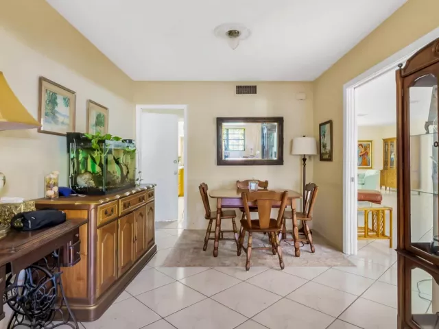 2-bedroom home for rent in Pompano Beach - 3304 SE 11TH Street - MondialRealty