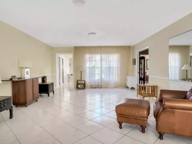 2-bedroom home for rent in Pompano Beach - 3304 SE 11TH Street - MondialRealty
