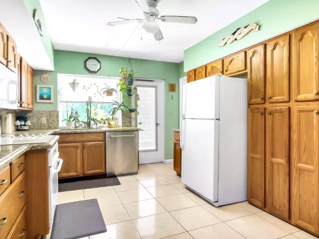 2-bedroom home for rent in Pompano Beach - 3304 SE 11TH Street - MondialRealty