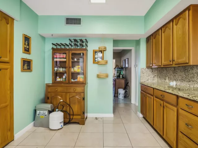 2-bedroom home for rent in Pompano Beach - 3304 SE 11TH Street - MondialRealty