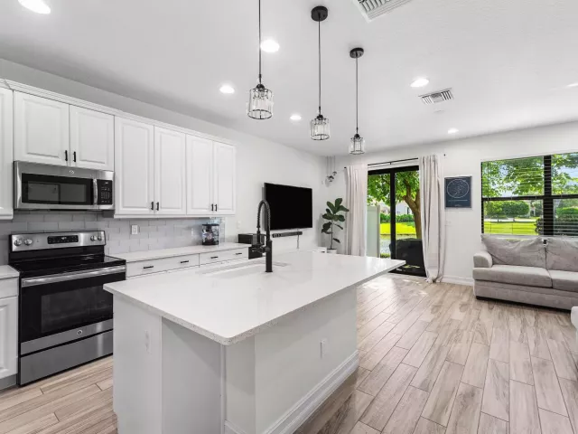 3-bedroom home for sale in Boca Raton - 10175 Akenside Drive - MondialRealty