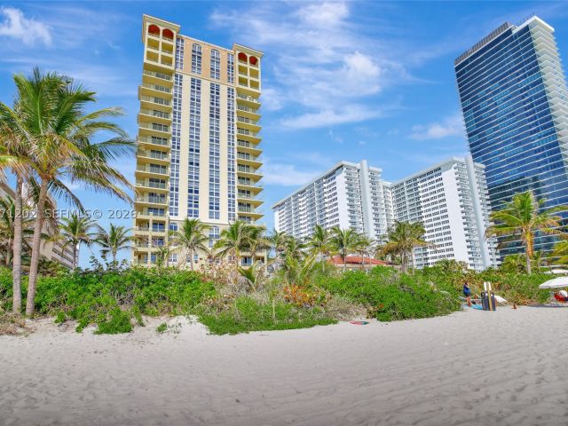2-bedroom condo for rent in Hallandale Beach - 2080 S OCEAN DR 1102 - MondialRealty