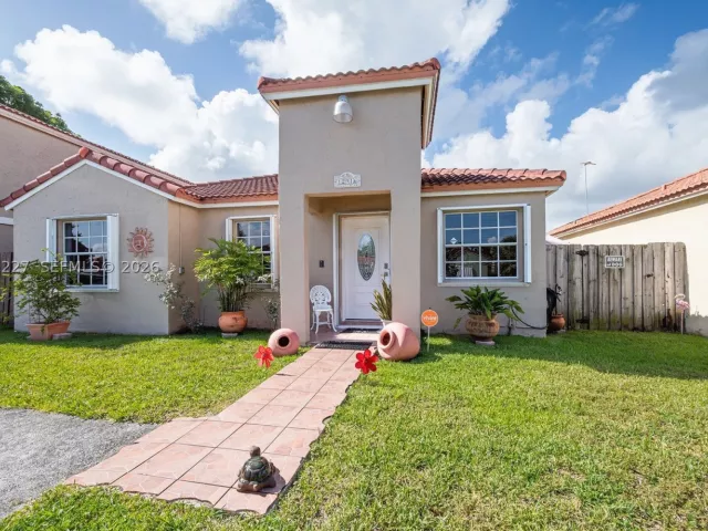 3-bedroom home for sale in Miami - 12916 SW 150th Ter - MondialRealty